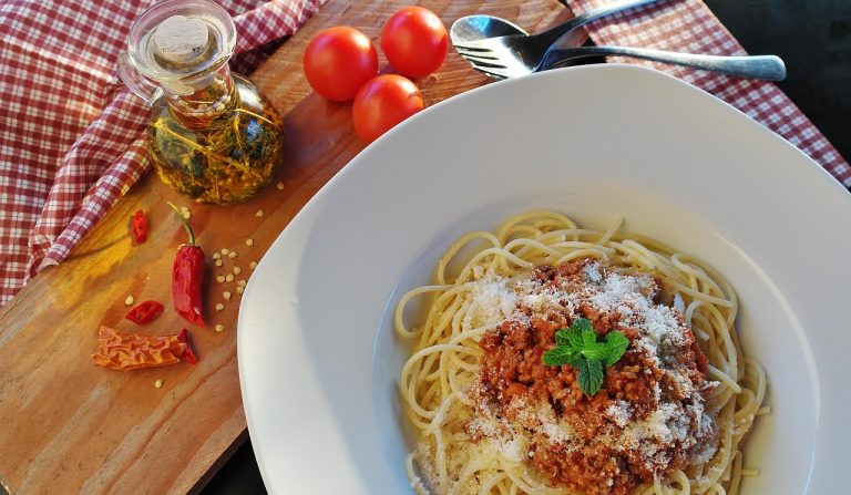 spaghetti, noodles, bolognese